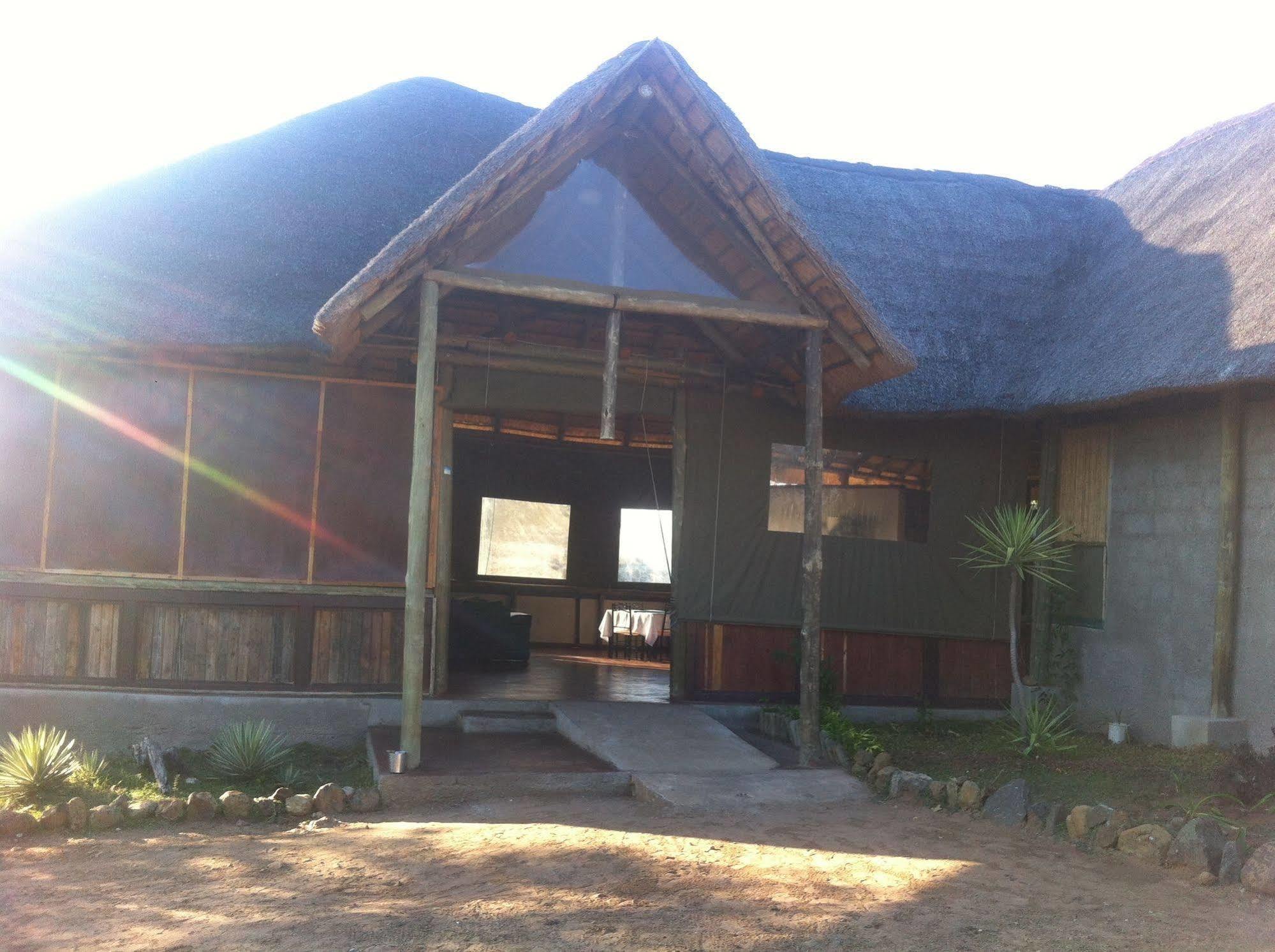 Lion Roars Lodge Lesoma ภายนอก รูปภาพ